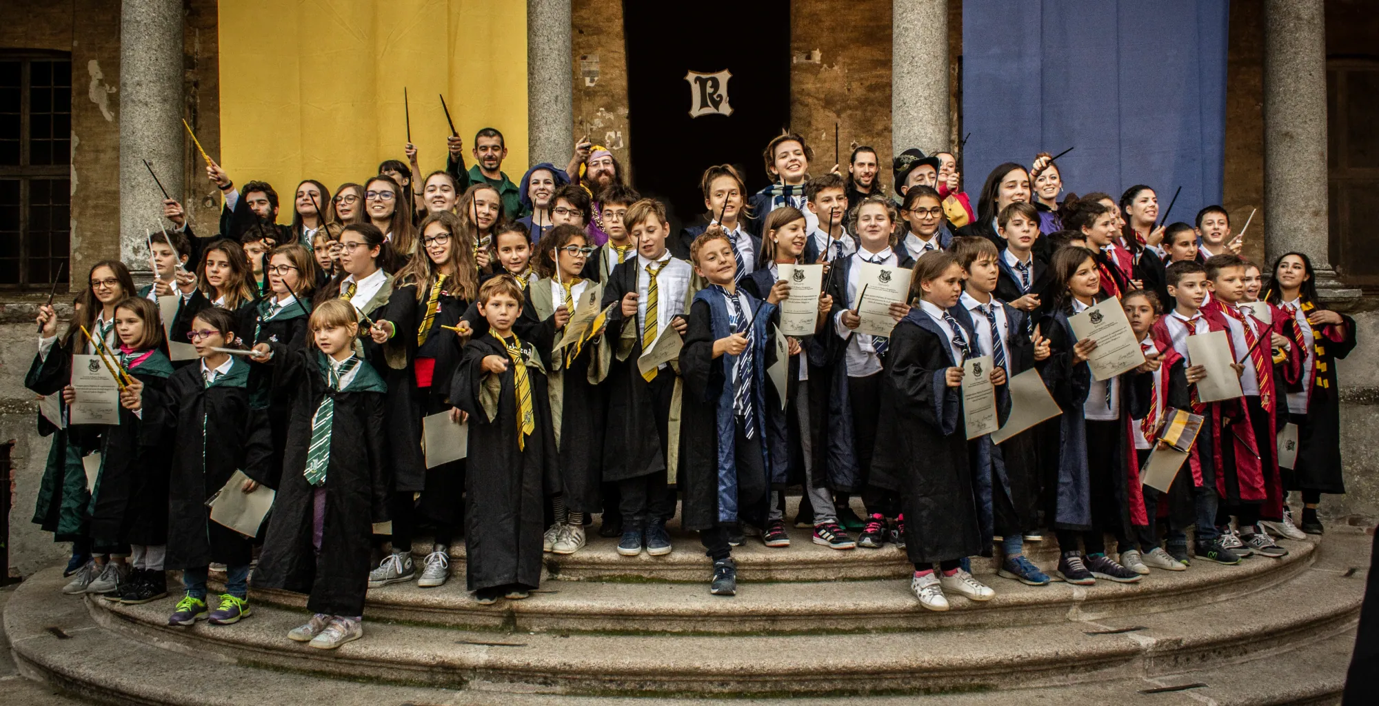 Scuola di Magia Italiana Castello illuminato di notte — Scuola di Magia Italiana